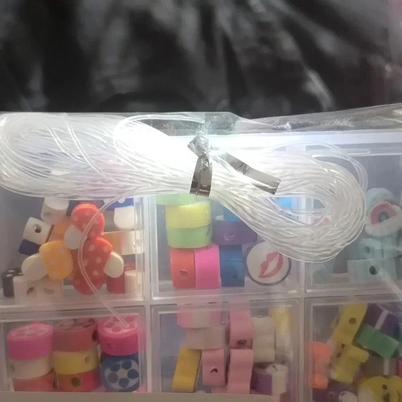 Fun Bracelet Charms Kids Bead Jewelry Making Kit - Picture 2 of 2